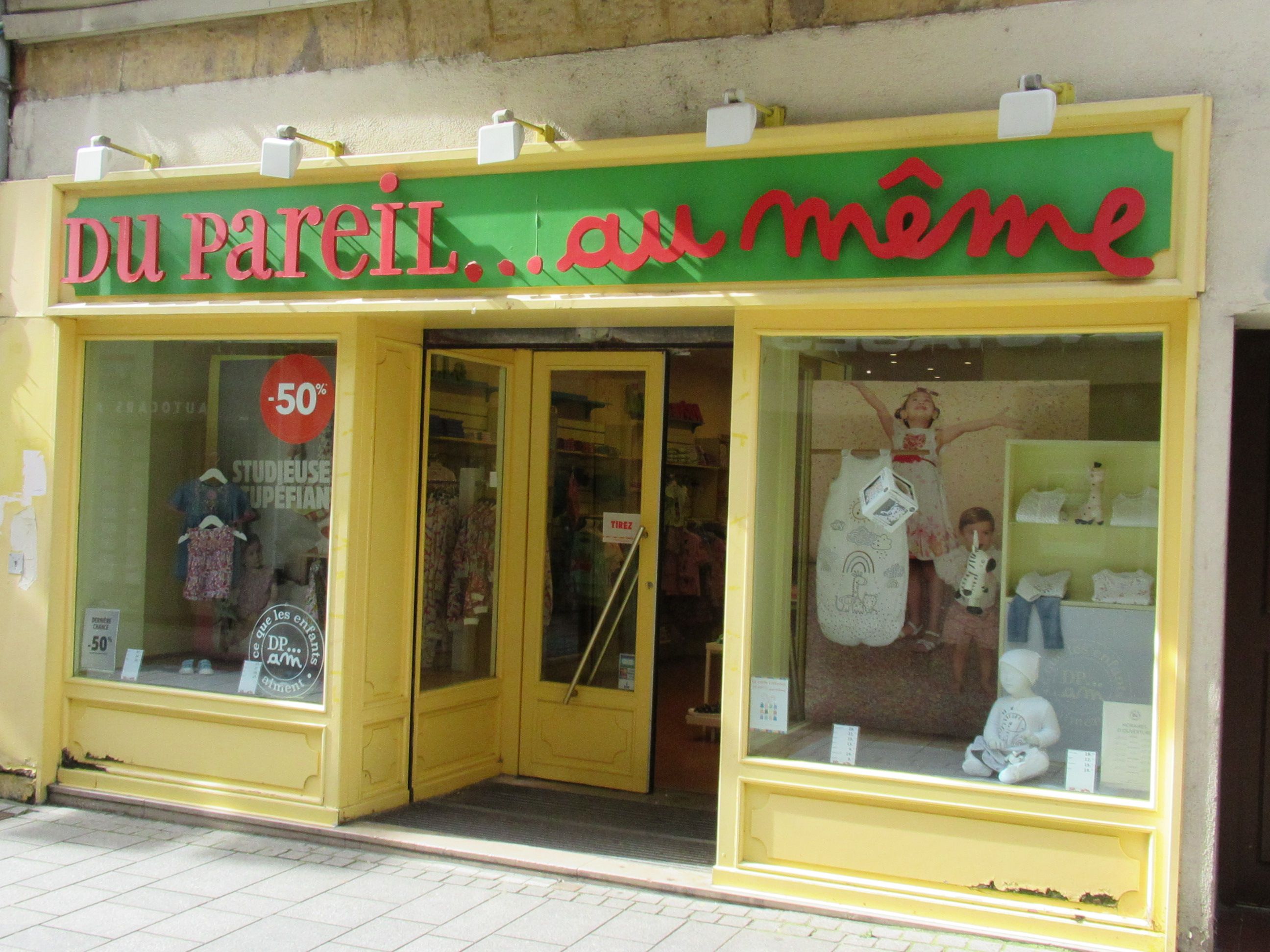 Magasin de vêtements enfant Du pareil au même