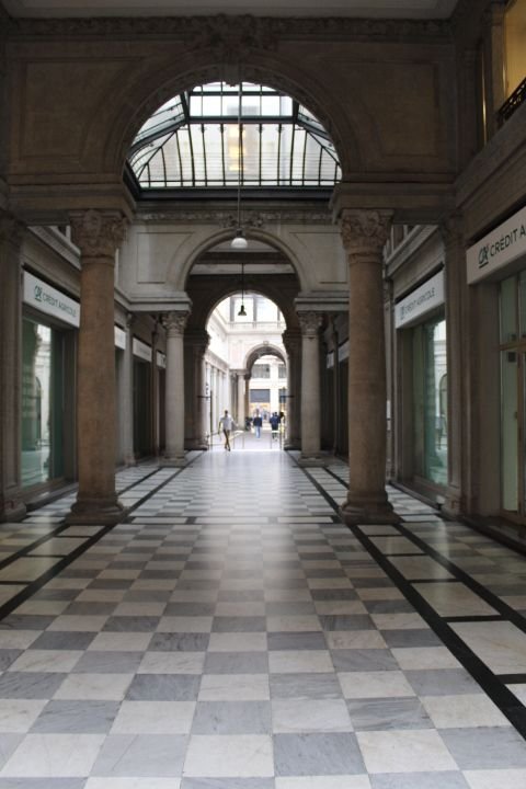 Le Passaggio Centrale à Milan, en Italie, une galerie commerciale située dans le centre historique de Milan, photo gratuite