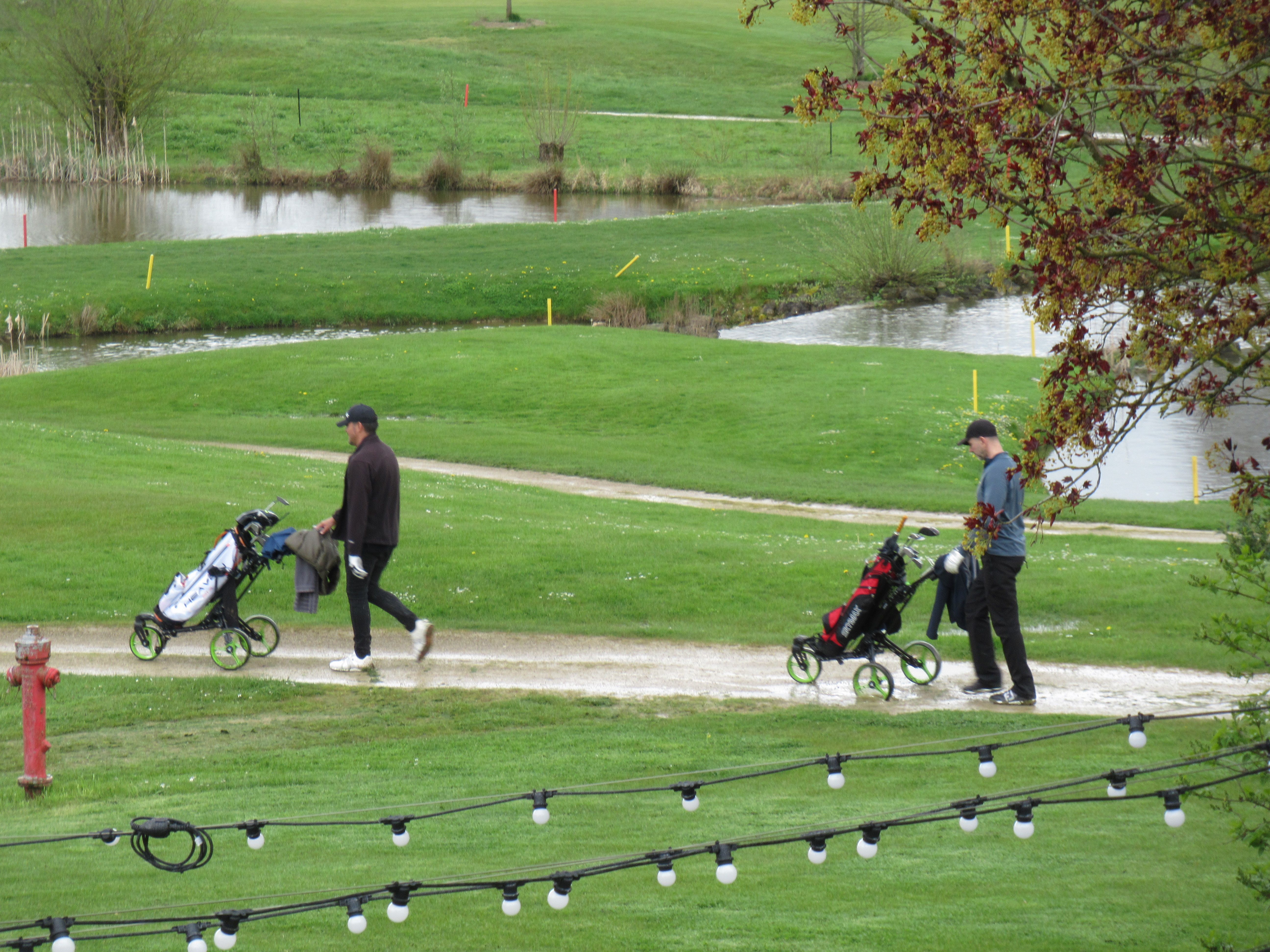 golf players on the course - jugadores de golf en el campo