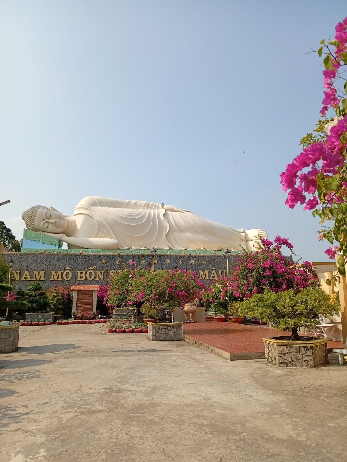 Statue du Bouddha couché à la pagode Vinh Trang, photo gratuite