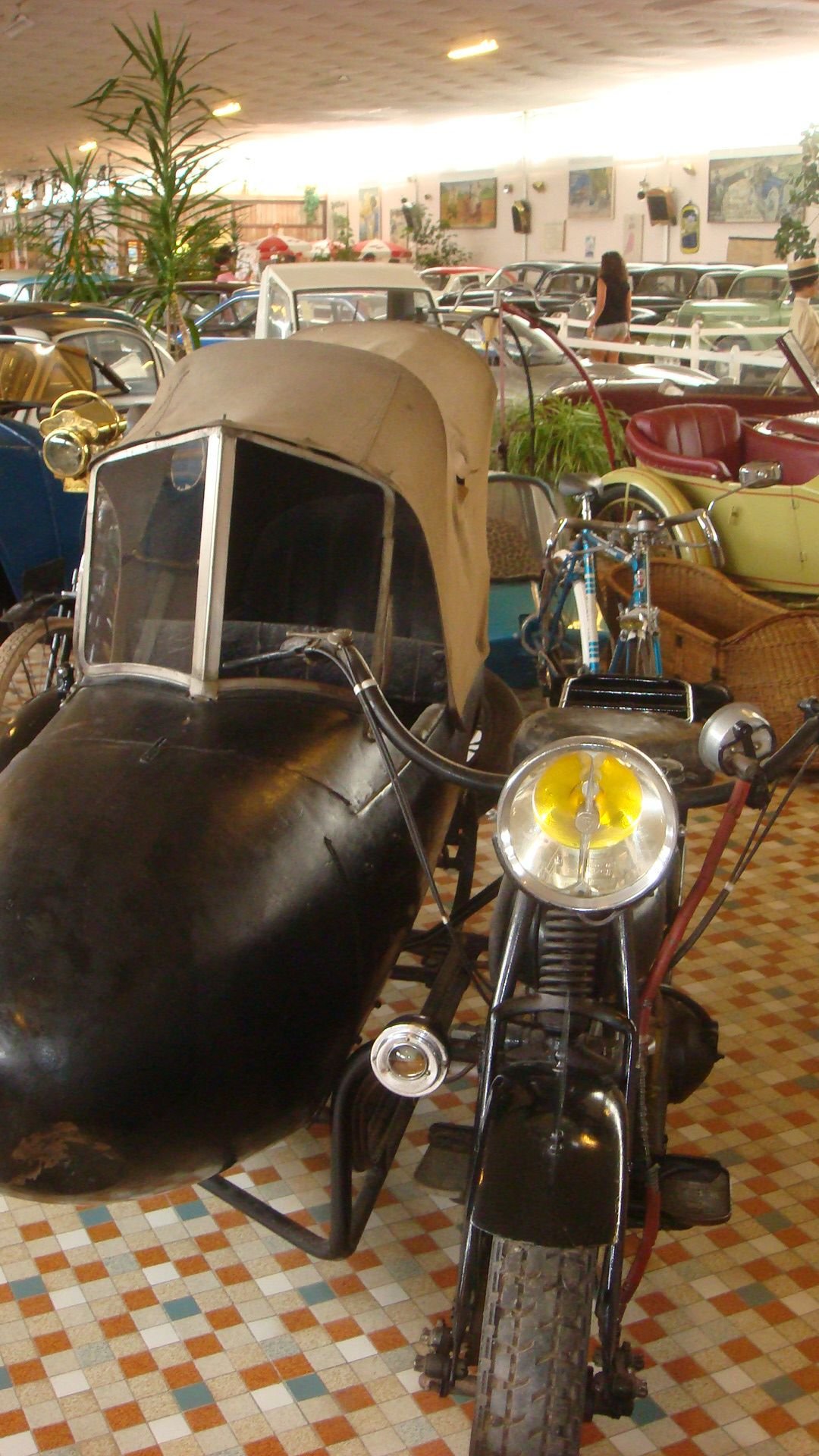 Moto ancienne avec side-car photo gratuite