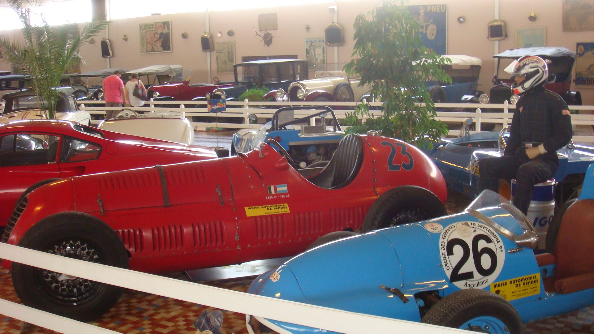 Vintage racing cars on free photo display