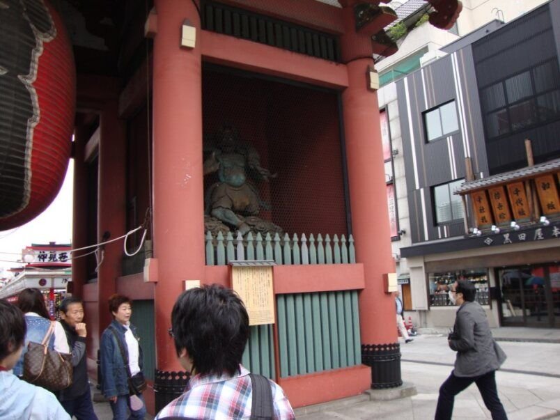 Gardien de la porte Kaminarimon – Temple Senso-ji, Tokyo photo gratuite