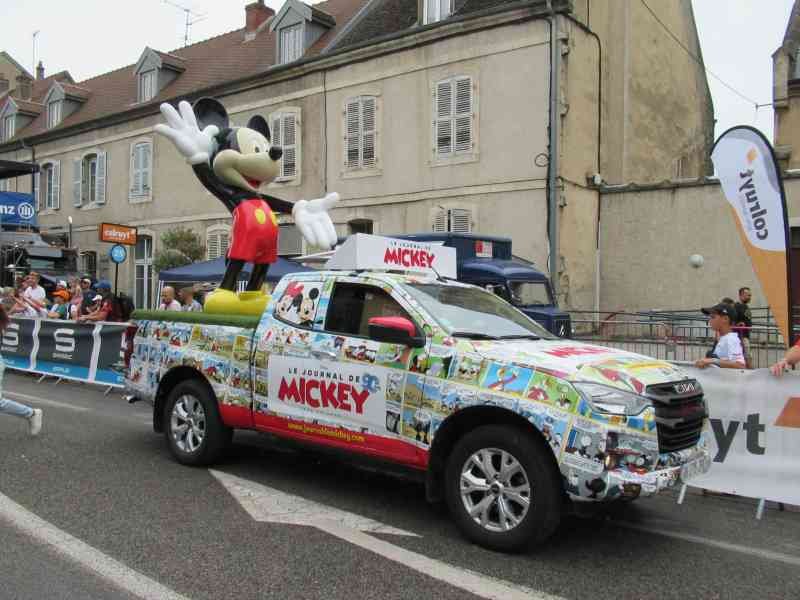Mickey mascot at the advertising caravan of the Dole professional criterion