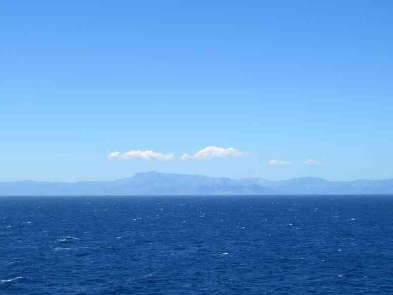 Nuage blanc au-dessus des côtes de Baléares, Nuvem branca acima da costa das Baleares Foto livre