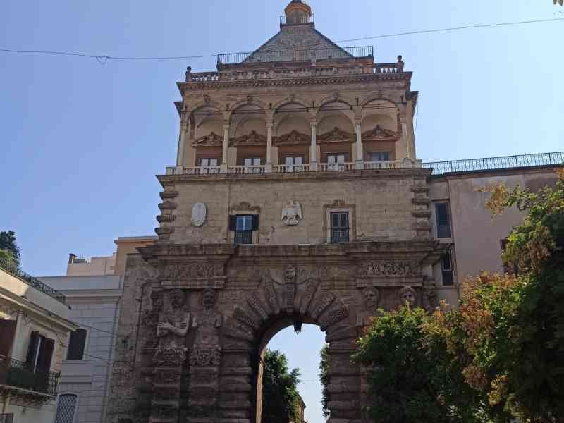 La Porta Nuova à Palerme, en Sicile, en Italie, photo gratuite