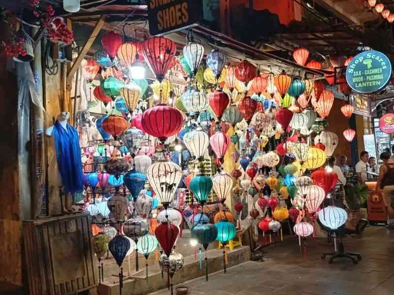 Boutique de lanternes traditionnelles en soie et bambou, Vietnam, photo gratuite