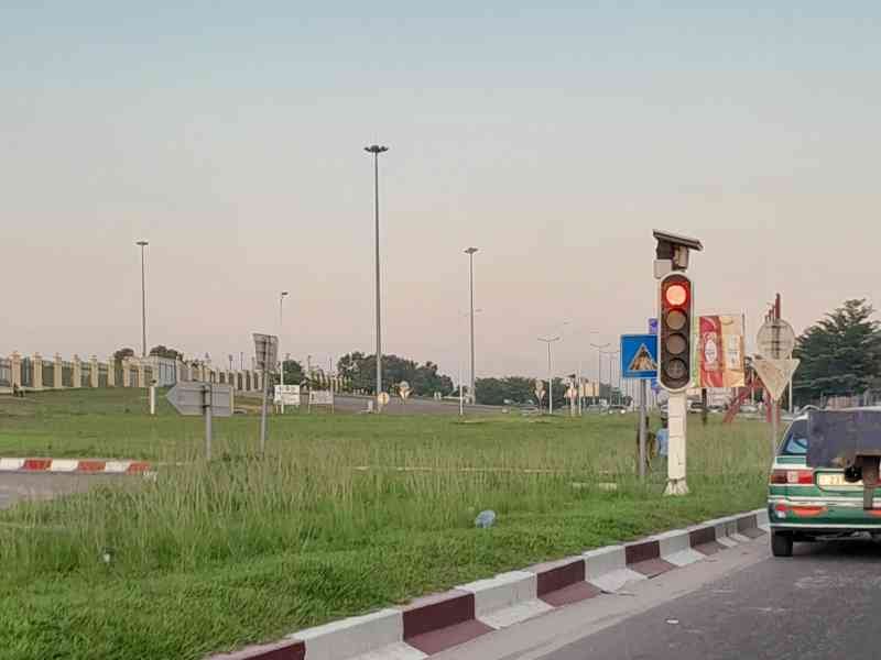 Feu rouge de circulation routière