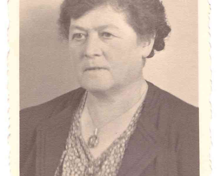 Portrait vintage en noir et blanc d'une femme d'époque photo gratuite