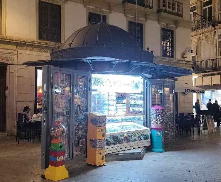 Un kiosque de rue, photo gratuite