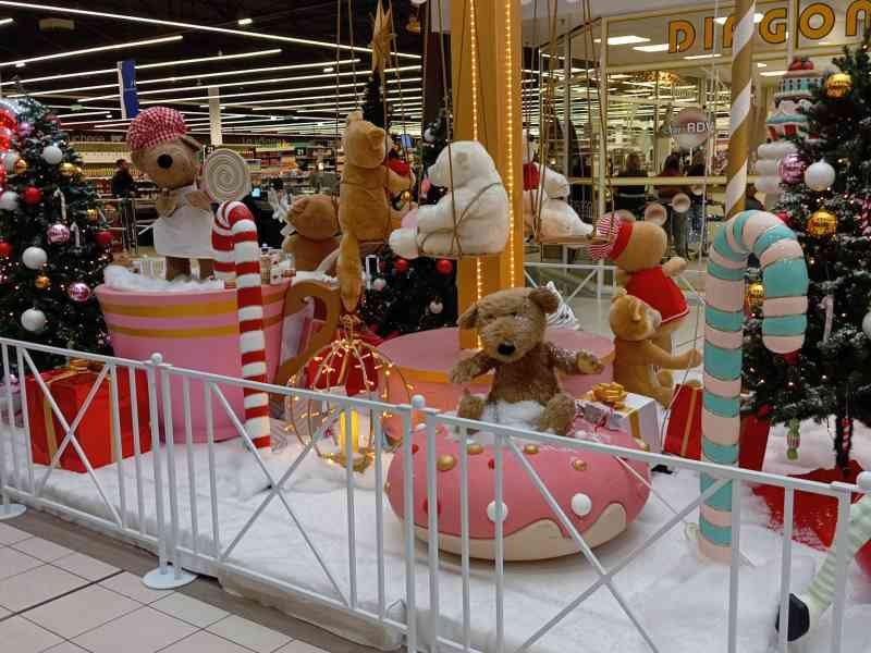 Un manège miniature sur le thème de Noël, photo gratuite