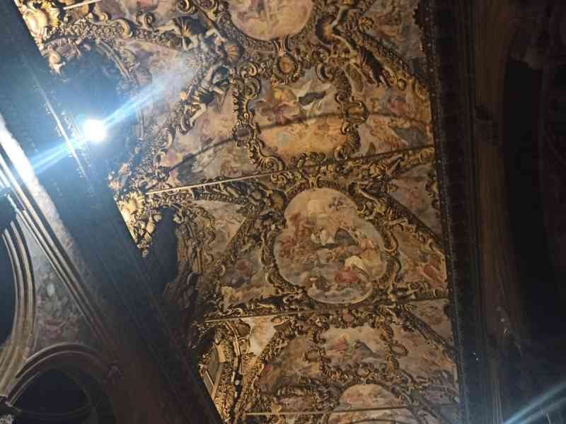Le plafond décoré de l'Église de San Giuseppe dei Teatini à Palerme, en Italie, photo gratuite