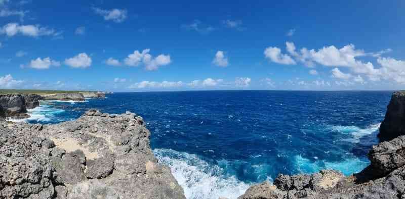 Traces de falaise à Grande-Terre en Guadeloupe