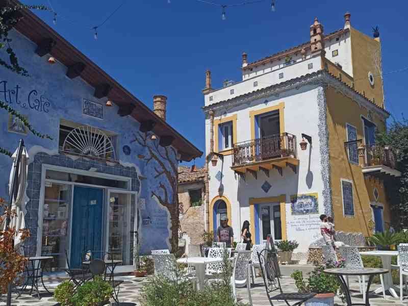 Borgo Parrini, un petit hameau situé près de Palerme, en Sicile, maisons colorées, photo gratuite