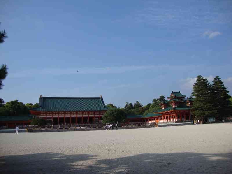 La cour du sanctuaire Heian-jingū à Kyoto, au Japon, photo gratuite