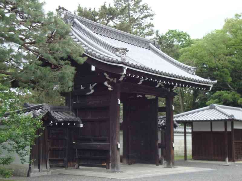 Porte d'accès au Palais impérial de Kyoto au Japon en Asie photo gratuite