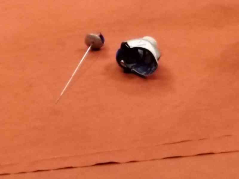 Fleuret et casque d'escrime