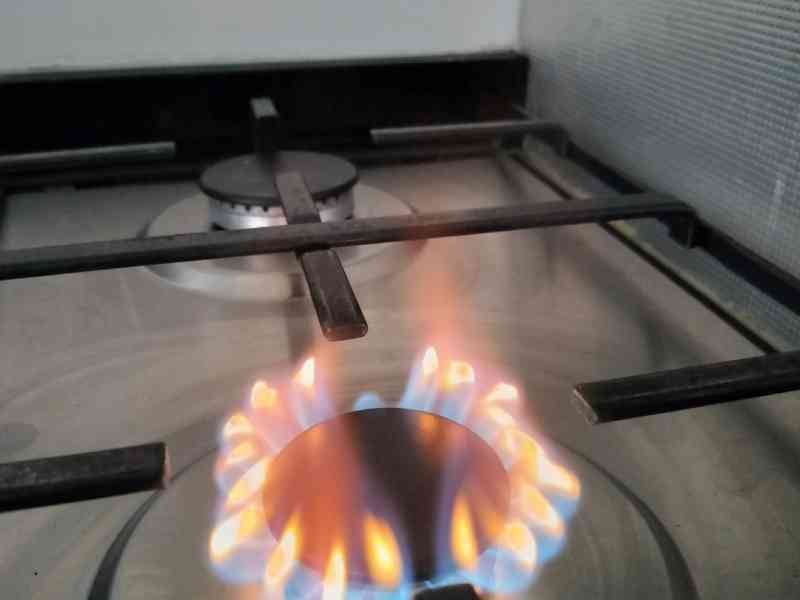 Flamme d'une gazinière allumée