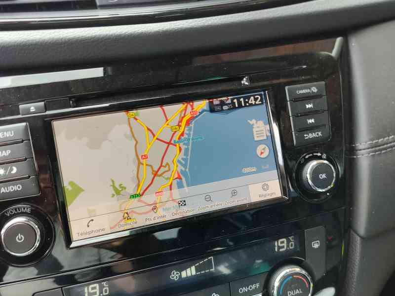 GPS de voiture dans tableau de bord