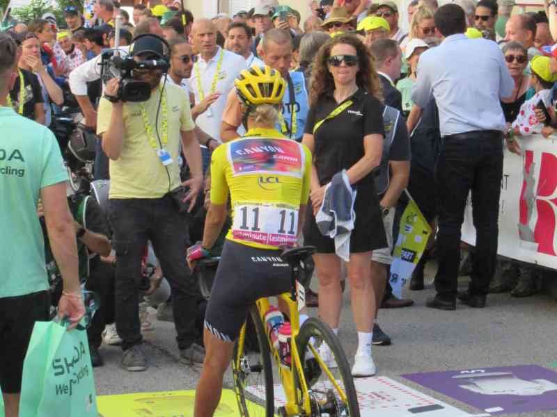 Compétition sportive du tour de France féminin avec Zwift