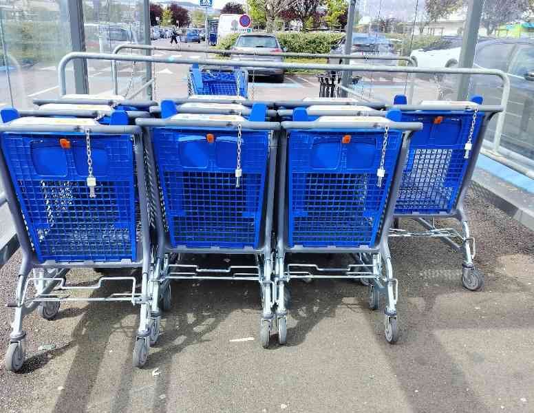 Shopping trolley locker in a supermarket