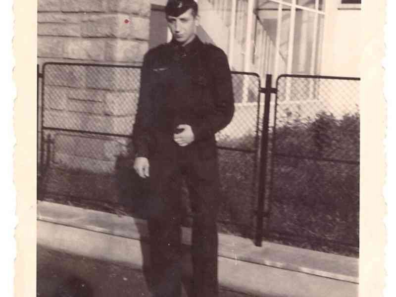 Officier de l'armée de l'air à Berlin 1960 photo ancienne gratuite
