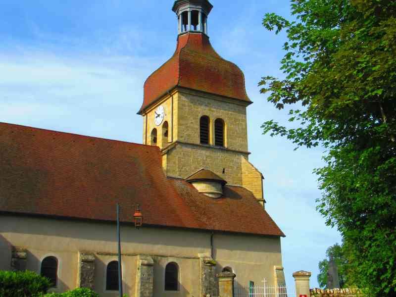 L'église de Saint-Lothain, située dans le village de Saint-Lothain, dans le Jura, en France, photo gratuite