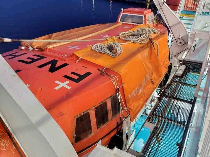 Canot de sauvetage dans un navire photo gratuite