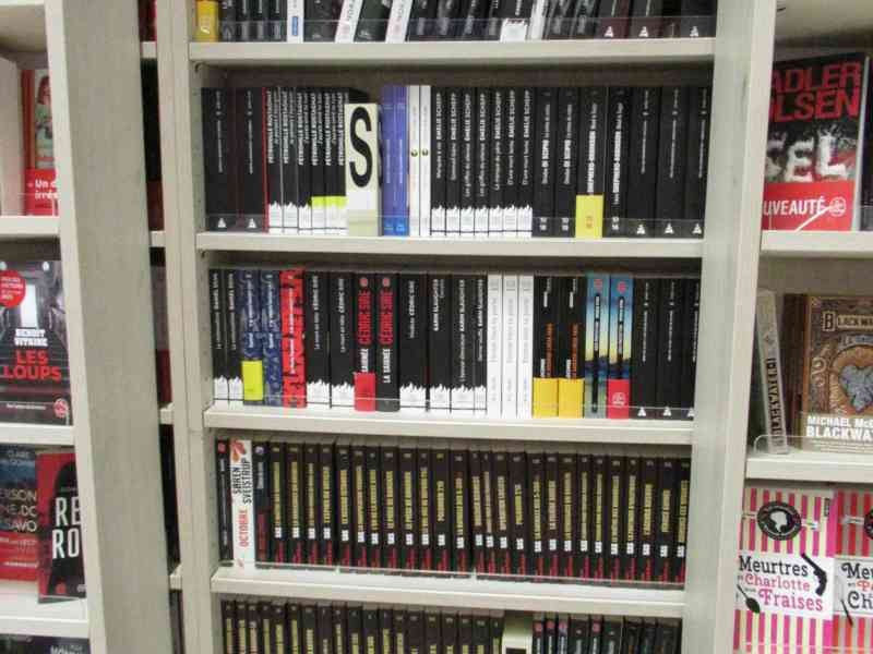 Travée de rayonnage dans une librairie