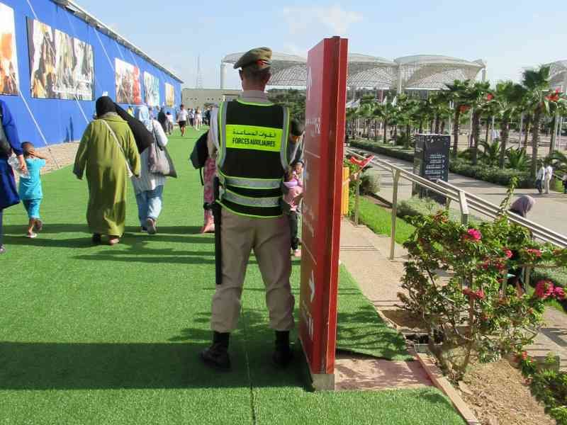 Militaire des forces auxiliaires royales du Maroc lors d'un salon du cheval