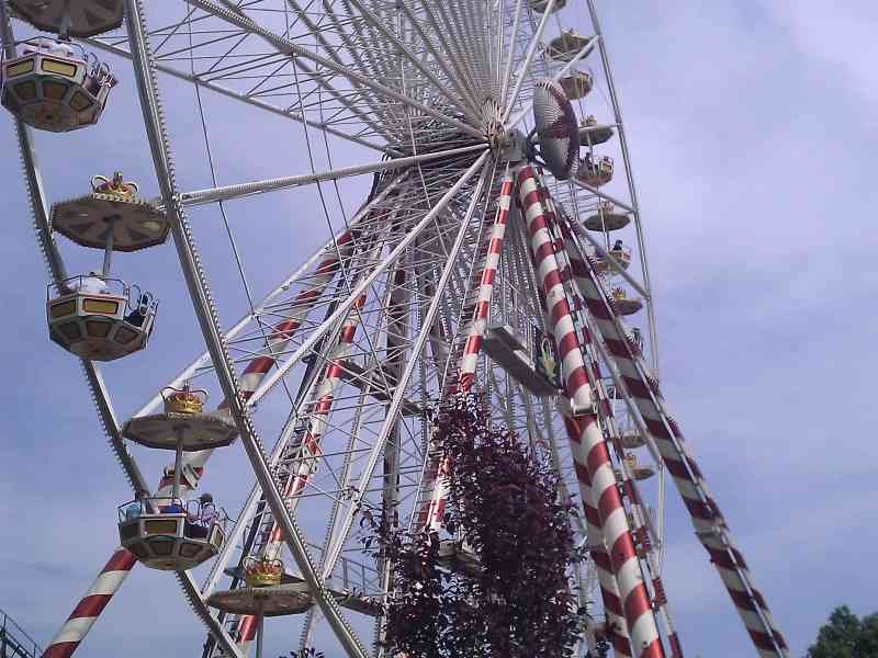 La grande roue de la foire du trône à Paris photo gratuite