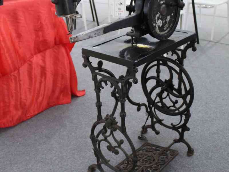 Machine à coudre ancienne, photo gratuite