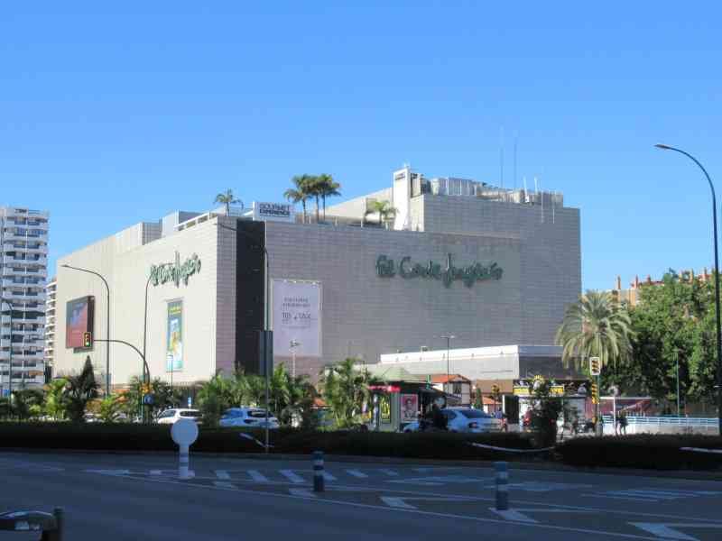El Corte Inglés de Málaga, l'un des centres commerciaux les plus emblématiques de la ville, photo gratuite