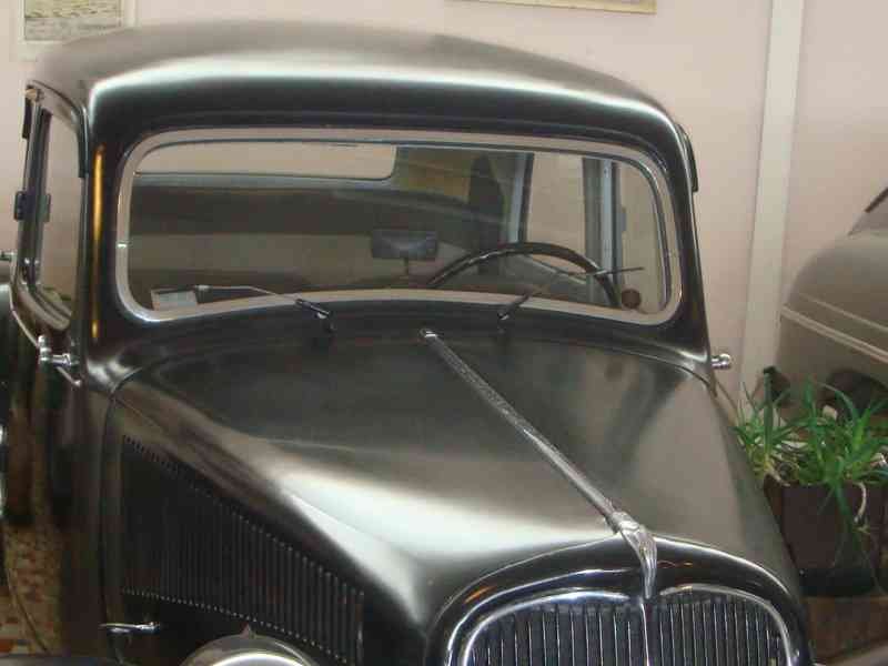 Voiture ancienne de collection Citroën traction avant photo gratuite