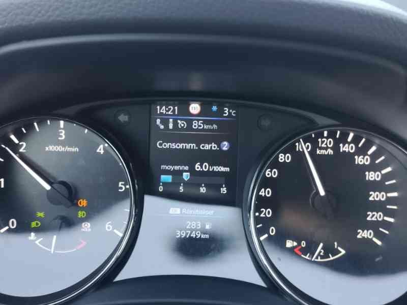 Le tableau de bord d'une voiture, photo gratuite