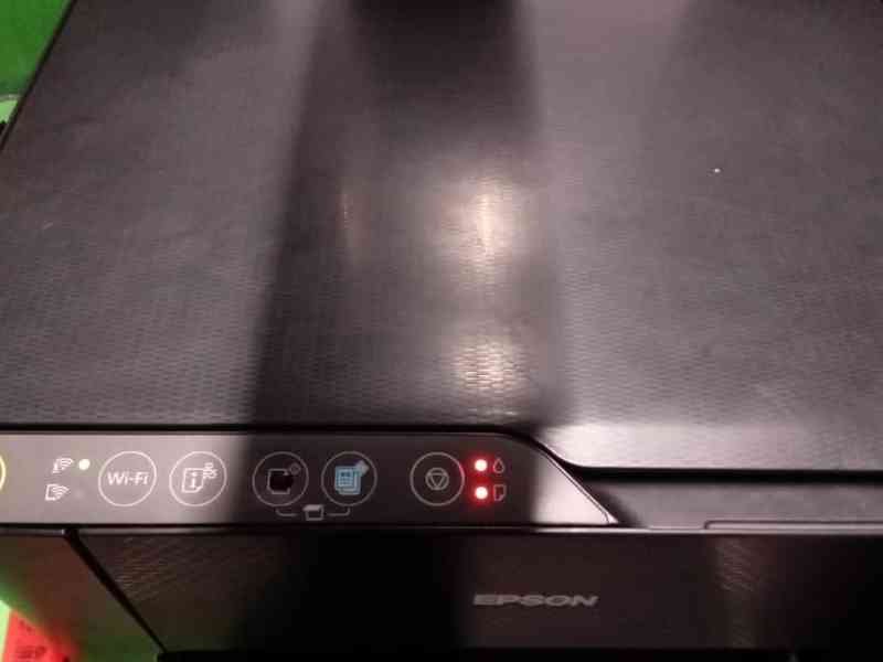 Lumière rouge indiquant une réinitialisation avec les imprimantes Epson photo gratuite