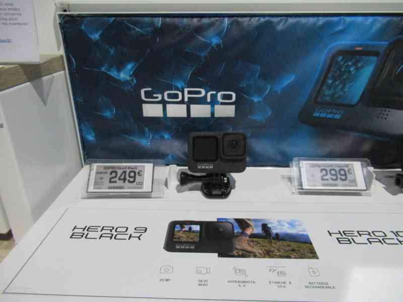 Camera d'action modèle GoPro HERO9 Black en vente dans un magasin