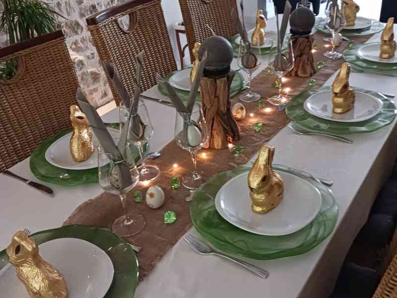 Une décoration de table festive, photo gratuite