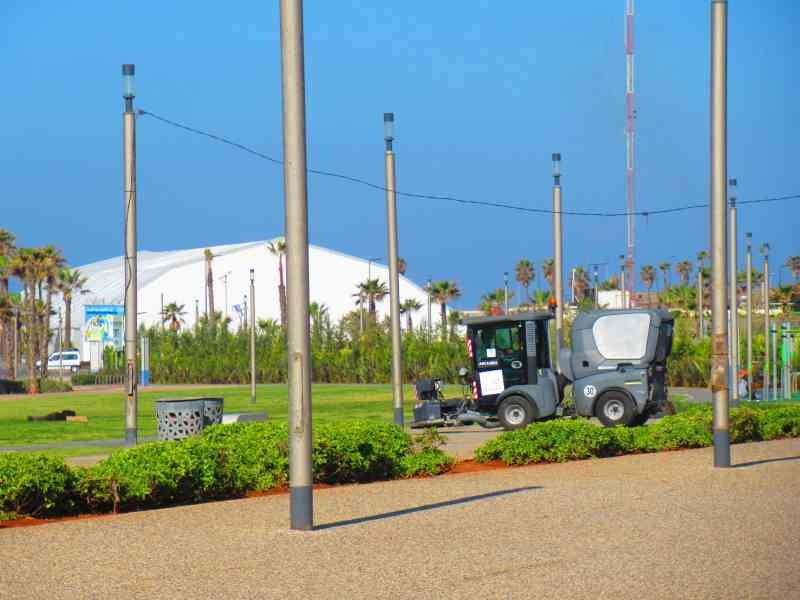 Public space cleaning sweeper free photo