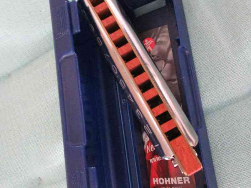 Harmonica Hohner avec son étui bleu