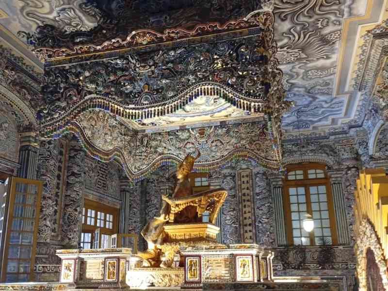 Tombeau de l'empereur Khải Định à Hué, au Vietnam, photo gratuite