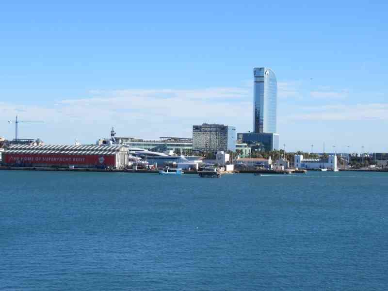 Vue panoramique du port de Barcelone en Espagne, immeuble photo gratuite