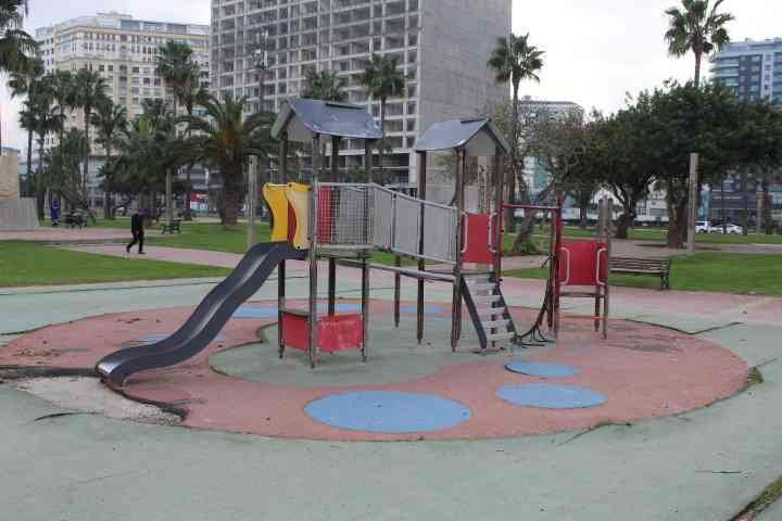 Toboggan un jeu d'enfants photo gratuite