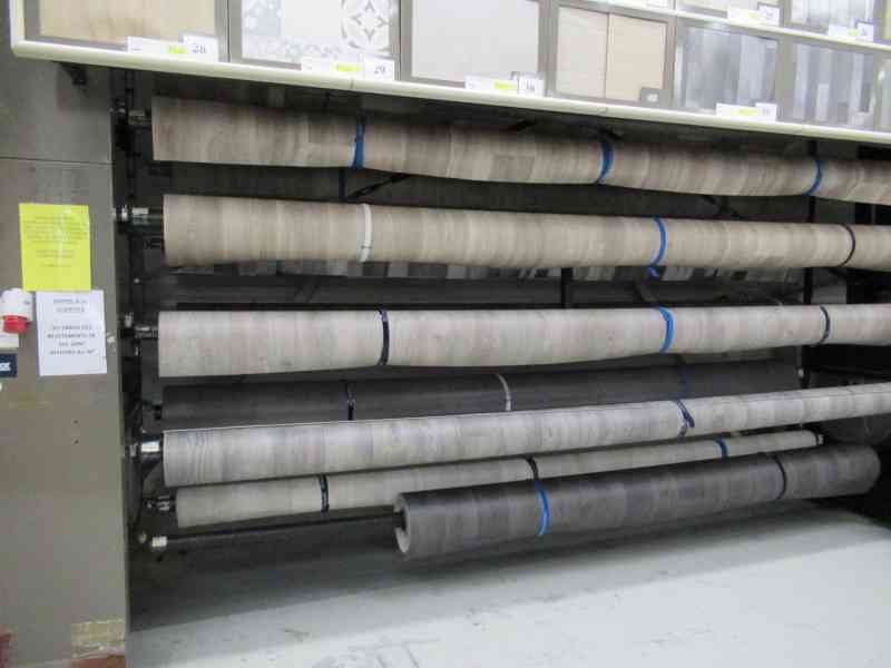 Revêtement de sol en PVC sur un présentoir