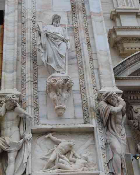 Architectural details and sculptures of Milan Cathedral, Duomo di Milano, free photo