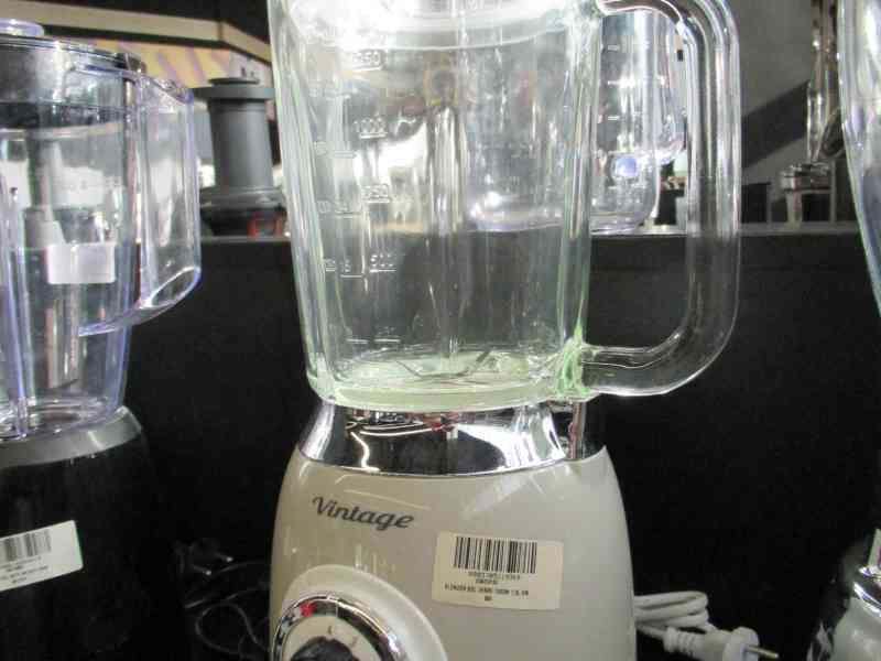 Ariete Mixeur en verre vintage dans un magasin