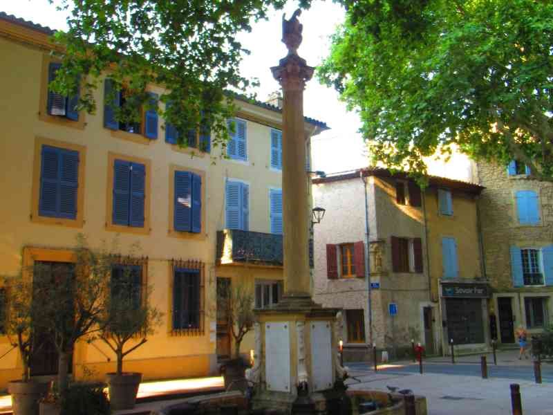 La fontaine du Pélican à Pélissanne, en France, photo gratuite