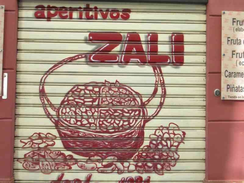 La devanture d'un magasin Aperitivos Zali à Malaga, photo gratuite