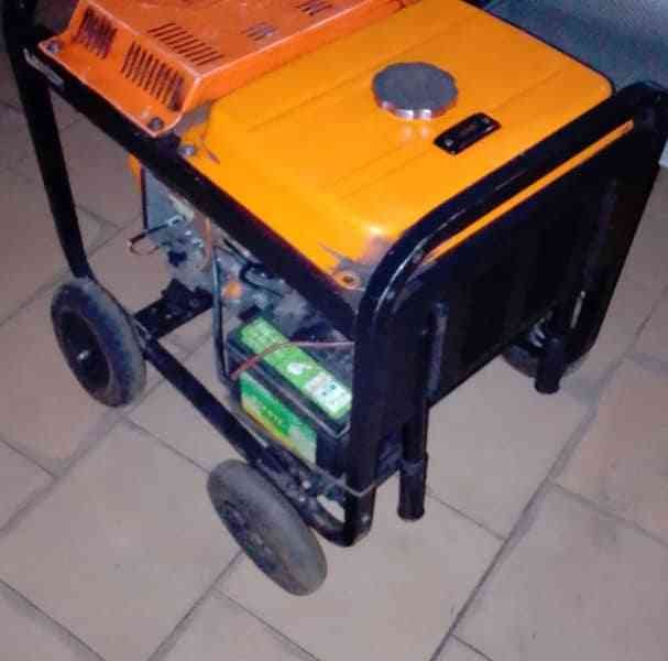 Générateur électrique - groupe électrogène photo gratuite