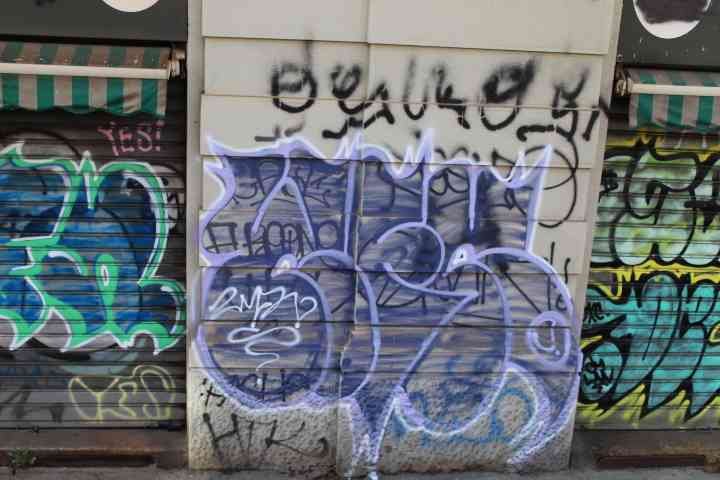 Graffiti on a facade, free photo